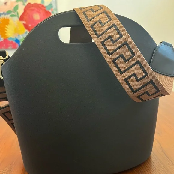 nim Design Black Bucket Bag with Geometric Strap & Removable Pouch - Picture 5 of 16